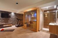 Kúpeľňa v ubytovaní Luxury VILLA CECILIA with 4 en-suite bedrooms located 250m from the beach in Podstrana, max 8 people