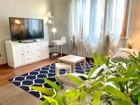 Telewizja i/lub zestaw kina domowego w obiekcie La Maison de Mathilde
