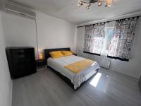 Postel nebo postele na pokoji v ubytování Apartmani Leila