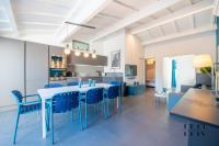 Kuchnia lub aneks kuchenny w obiekcie Maison moderne avec piscine et tennis