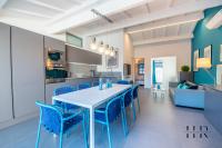 Kuchnia lub aneks kuchenny w obiekcie Maison moderne avec piscine et tennis