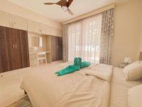 Postel nebo postele na pokoji v ubytování Cozy 1 Bedroom Ground Floor Apartment with Pool