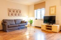 Televízia a/alebo spoločenská miestnosť v ubytovaní Home & Travel