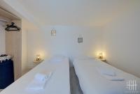 two beds in a room with white sheets and towels at HALTE 3 &#47; GUÈS DE VEIGNE in Veigné