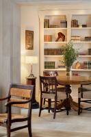 uma sala de jantar com mesa e cadeiras em Portella Palma em Palma de Maiorca