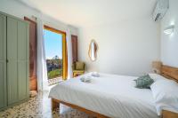 Postel nebo postele na pokoji v ubytování Casa SES SAVINES BEACH Cala Llombards by Mallorca Villa Selection