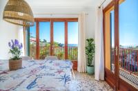 Postel nebo postele na pokoji v ubytování Casa SES SAVINES BEACH Cala Llombards by Mallorca Villa Selection