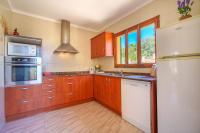 Kuchyň nebo kuchyňský kout v ubytování Casa SES SAVINES BEACH Cala Llombards by Mallorca Villa Selection