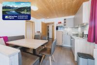 Kuchnia lub aneks kuchenny w obiekcie Appartements Sulzer by we rent, SUMMERCARD INCLUDED