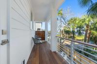 Ein Balkon oder eine Terrasse in der Unterkunft Sunset Cove - Heated Pool - Sea Views - Walkable