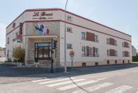 a large white building on the corner of a street at Hotel Bristol in Chalons en Champagne