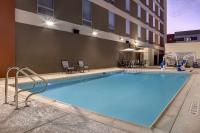 Home2 Suites By Hilton Las Vegas Southwest I-215 Curveの敷地内または近くにあるプール