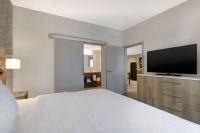 Home2 Suites By Hilton Las Vegas Southwest I-215 Curveにあるテレビまたはエンターテインメントセンター