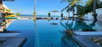 Bazén v ubytování The Rock Samui Poshtel Lamai Beach nebo v jeho okolí