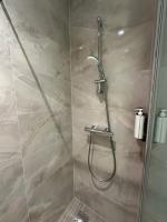 OZO Hotels Antares Airportにあるバスルーム