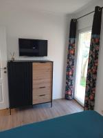 TV a/nebo společenská místnost v ubytování Holiday House Gloria Srima