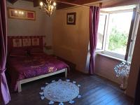 Posteľ alebo postele v izbe v ubytovaní Gîte le rocher du château de Retourtour