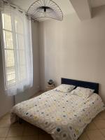 Llit o llits en una habitaci&oacute; de Arles appartement en plein centre historique