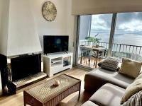 Televízia a/alebo spoločenská miestnosť v ubytovaní SeaHomes Vacations, LA CASA BLUE Mediterranean Lifestyle