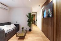 Ein Bett oder Betten in einem Zimmer der Unterkunft סוויטות אוראל 432