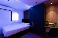 Ein Bett oder Betten in einem Zimmer der Unterkunft סוויטות אוראל 432