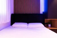 Ein Bett oder Betten in einem Zimmer der Unterkunft סוויטות אוראל 432