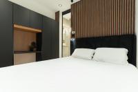 Ein Bett oder Betten in einem Zimmer der Unterkunft סוויטות אוראל 432
