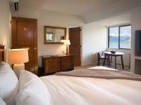Ein Bett oder Betten in einem Zimmer der Unterkunft Hidden Lodge Queenstown