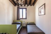Posedenie v ubytovaní Ca' Del Monastero 3 Collection Apartment for 4 Guests with Lift