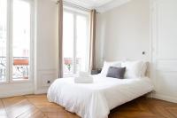 Una cama o camas en una habitaci&oacute;n de Francs Bourgeois - Marais - CityApartmentStay