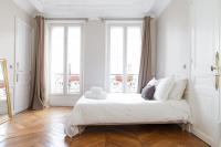 Una cama o camas en una habitaci&oacute;n de Francs Bourgeois - Marais - CityApartmentStay