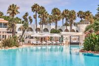Bazén v ubytování AluaSoul Menorca - Adults Only nebo v jeho okolí