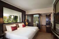 Postel nebo postele na pokoji v ubytování Anantara Riverside Bangkok Resort