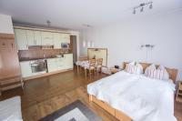 Kuchyňa alebo kuchynka v ubytovaní Atmoszféra Apartman
