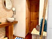 Łazienka w obiekcie Authentique villa du XIX e siècle avec piscine