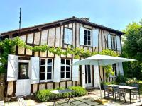 Ogród w obiekcie Authentique villa du XIX e siècle avec piscine