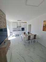 Kuchnia lub aneks kuchenny w obiekcie Apartmani Totić