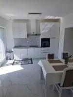 Kuchnia lub aneks kuchenny w obiekcie Apartmani Totić