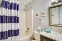 Ein Badezimmer in der Unterkunft Gulf Shores Condo with Balcony 2 Mi to Fort Morgan!