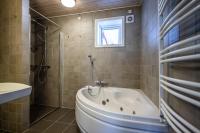 Ilulissat Stay - 4-bedroom villa with sea view and hot tubにあるバスルーム