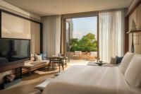 TV a/nebo společenská místnost v ubytování Four Seasons Hotel Bangkok at Chao Phraya River