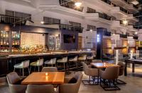 Lounge nebo bar v ubytování Hilton Boston Woburn