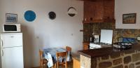 Kuchyňa alebo kuchynka v ubytovaní Maison bretonne à 300m de la mer avec cour et jardin clos à PLEUMEUR-BODOU - Réf 693