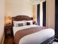 The Hotel Chelseaにあるベッド