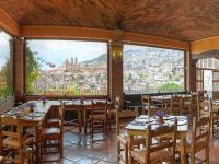 Nespecifikovaný výhled na hory nebo výhled na hory při pohledu z hotelu