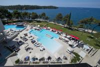 Bazén v ubytovaní Hotel Parentium Plava Laguna alebo v jeho blízkosti