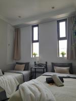 Postel nebo postele na pokoji v ubytování Apartment on the harbor, first line with beautiful sea view in 4 star hotel