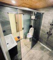 a bathroom with a toilet and a shower and a sink at Dafong Hotel in Zhongzheng