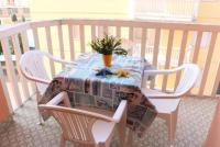 A balcony or terrace at Comfy flat just 80m from the beach