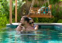 Bazén v ubytování Hilton Maldives Amingiri Resort & Spa nebo v jeho okolí